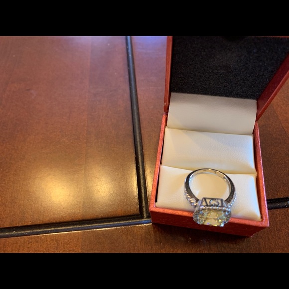 Women’s ring - Picture 2 of 3